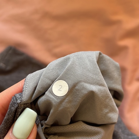 LULULEMON SHORTS in size 2- but fits more like a 4 - Picture 4 of 5